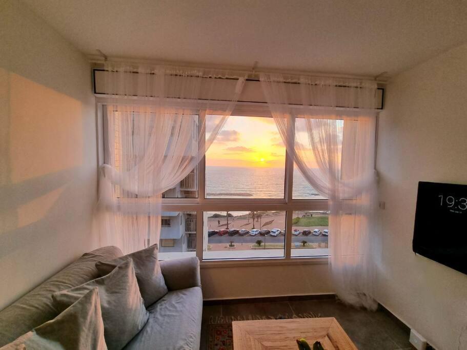 Beautiful 2-Bedroom Sea-View Apartment Netanja Exteriér fotografie